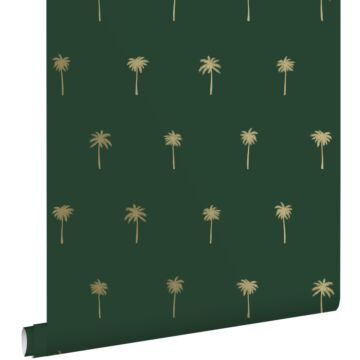 behang palmbomen emerald groen en goud van ESTAhome