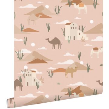 behang kamelen en cactussen terracotta roze van ESTAhome