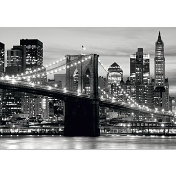 fotobehang Brooklyn Bridge New york zwart en grijs van Sanders & Sanders