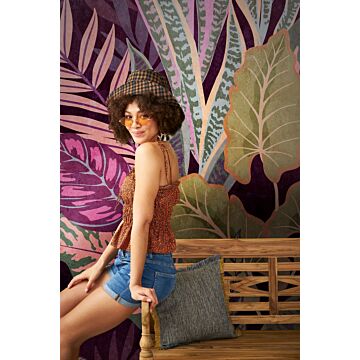 fotobehang jungle-motief lila paars, groen, beige en roze van One Wall one Role