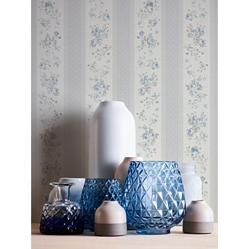 behang bloemmotief grijs, wit en blauw van Livingwalls